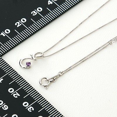 ホワイトゴールドネックレス