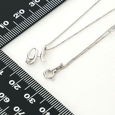 ホワイトゴールドネックレス