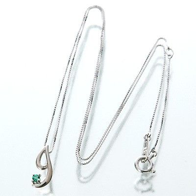 ホワイトゴールドネックレス