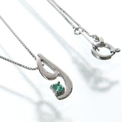 ホワイトゴールドネックレス