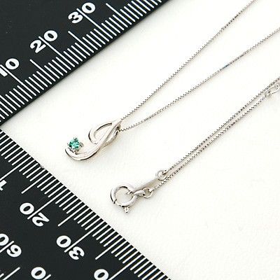 ホワイトゴールドネックレス