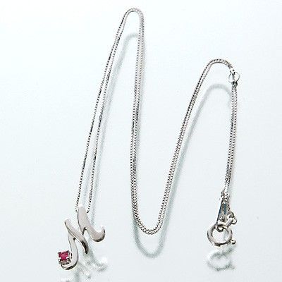 ホワイトゴールドネックレス