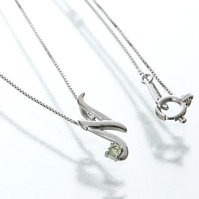 ホワイトゴールドネックレス