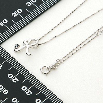 ホワイトゴールドネックレス