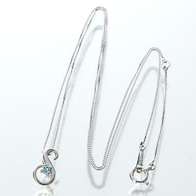 ホワイトゴールドネックレス