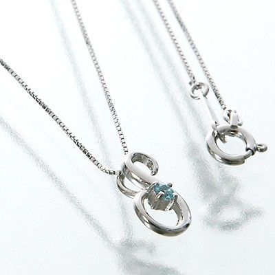 ホワイトゴールドネックレス