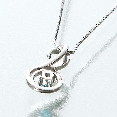 ホワイトゴールドネックレス