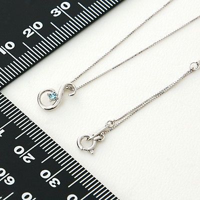 ホワイトゴールドネックレス