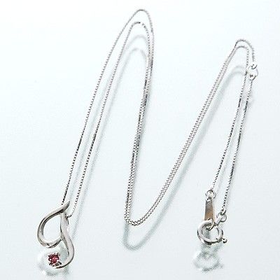 ホワイトゴールドネックレス