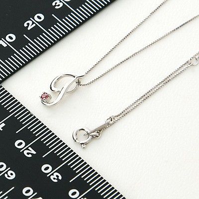 ホワイトゴールドネックレス