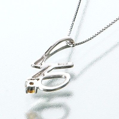 ホワイトゴールドネックレス