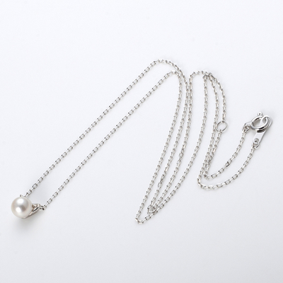 ホワイトゴールドネックレス