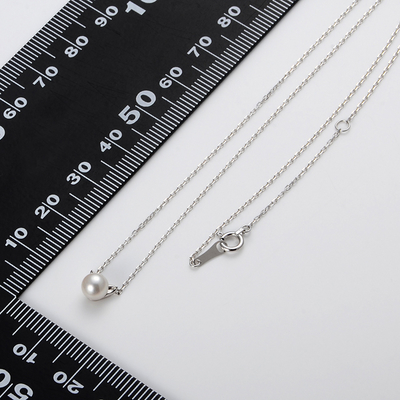 ホワイトゴールドネックレス