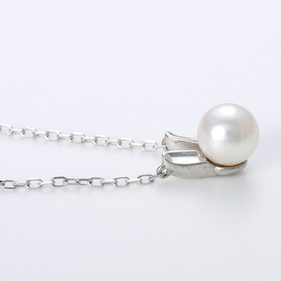 ホワイトゴールドネックレス