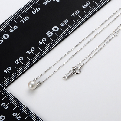 ホワイトゴールドネックレス