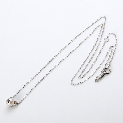 ホワイトゴールドネックレス