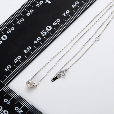 ホワイトゴールドネックレス