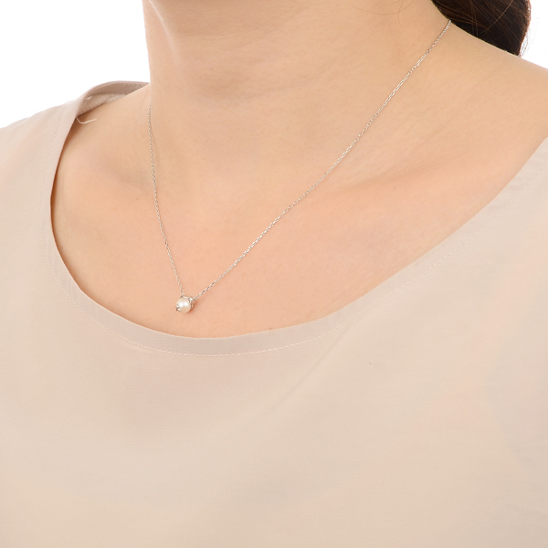 ホワイトゴールドネックレス