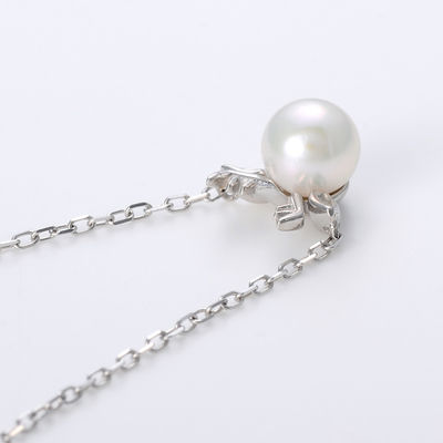 ホワイトゴールドネックレス