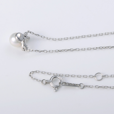 ホワイトゴールドネックレス