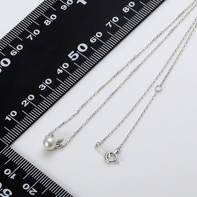 ホワイトゴールドネックレス