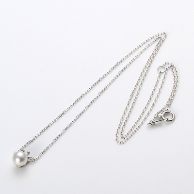 ホワイトゴールドネックレス