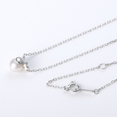 ホワイトゴールドネックレス