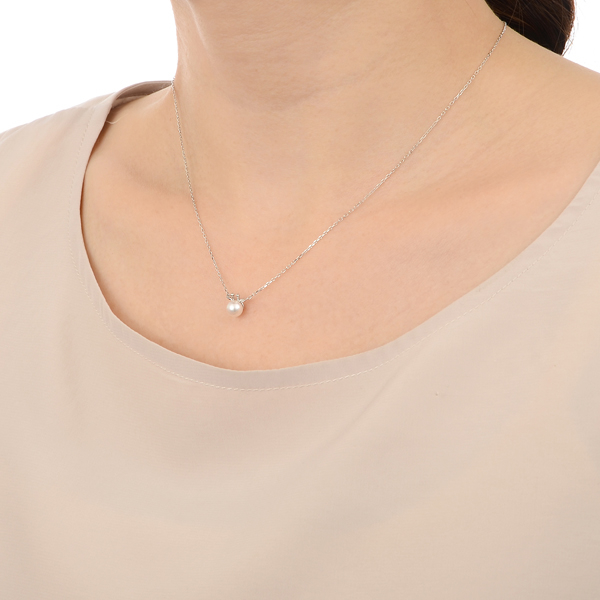 ホワイトゴールドネックレス