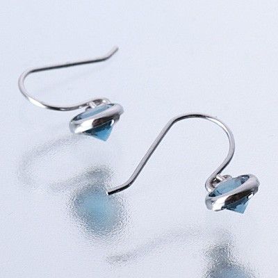 ホワイトゴールドフックピアス