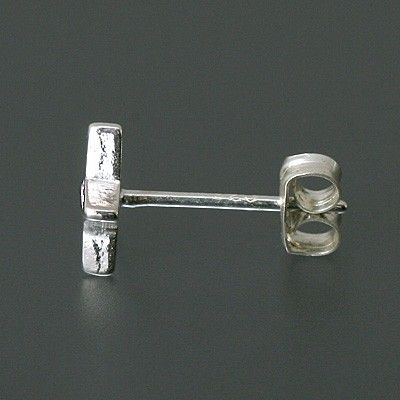 シルバースタッドピアス