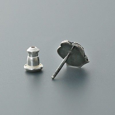 シルバースタッドピアス