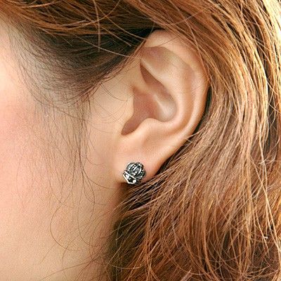 シルバースタッドピアス