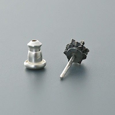 シルバースタッドピアス