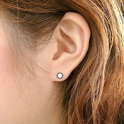 シルバースタッドピアス