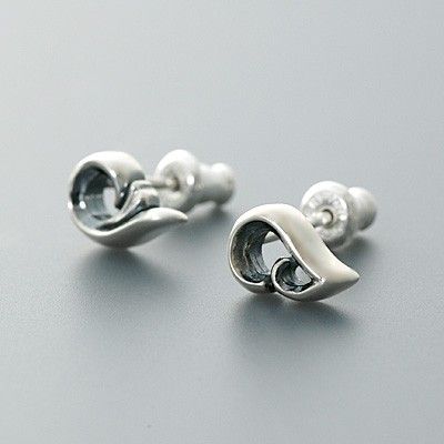 シルバースタッドピアス