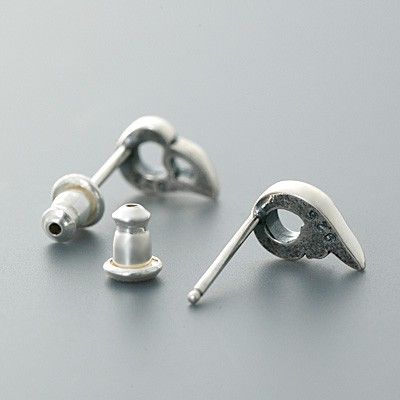 シルバースタッドピアス
