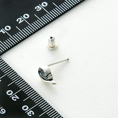 シルバースタッドピアス