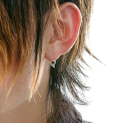 シルバースタッドピアス