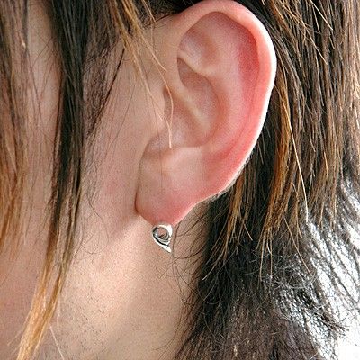 シルバースタッドピアス