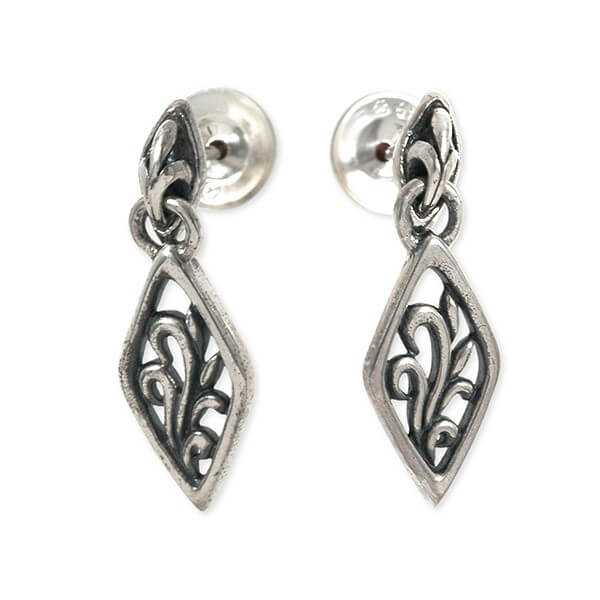 FREE STYLE シルバースタッドピアス