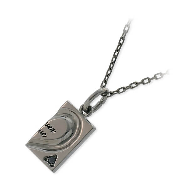 THE KISS シルバーネックレス