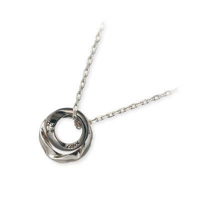 THE KISS シルバーネックレス