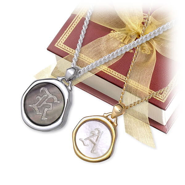 SAINTS イニシャルシェルペアネックレス