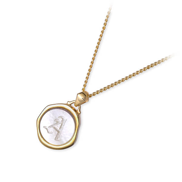 SAINTS イニシャルシェルペンダントネックレス