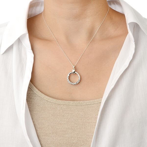 シルバーネックレス