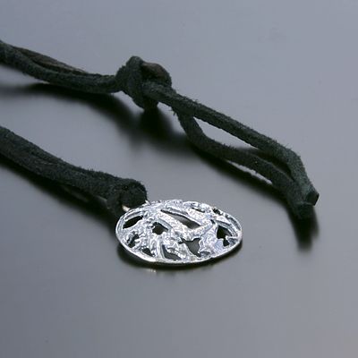 レザーネックレス