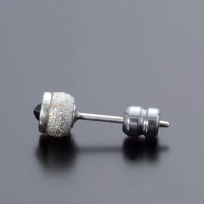 シルバースタッドピアス(片耳用)