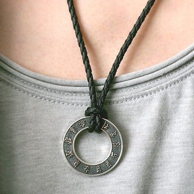 レザーネックレス