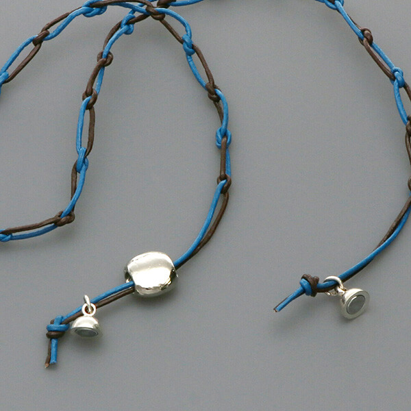 レザーブレスレット