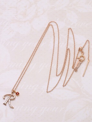 イニシャルネックレス